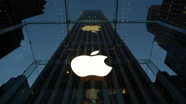 Apple's market value tips over $700 billion