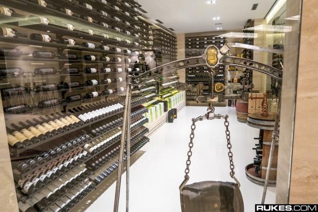 Open Gallery Minecraft creator hosts party in $70m mansion, doesn't invite creeps 10