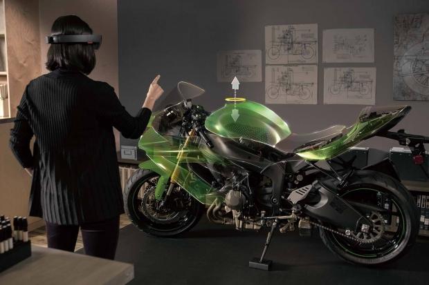 Microsoft hasn't shut door on virtual reality with HoloLens | TweakTown.com