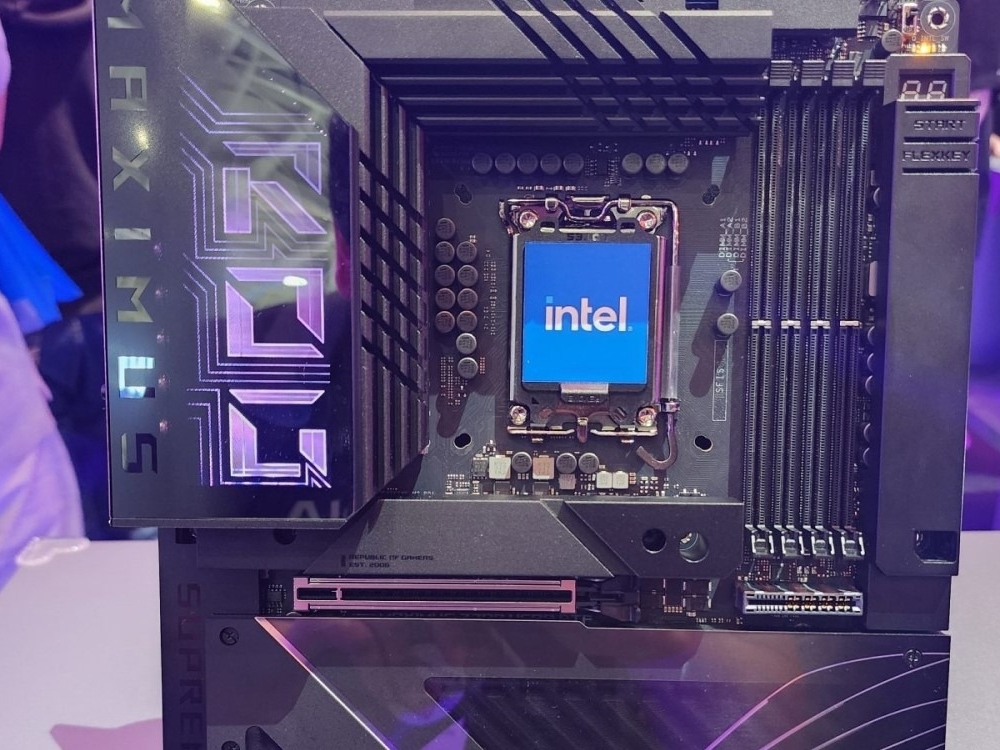 ASUS next-gen ROG Maximus Z890 Extreme motherboard spotted at US