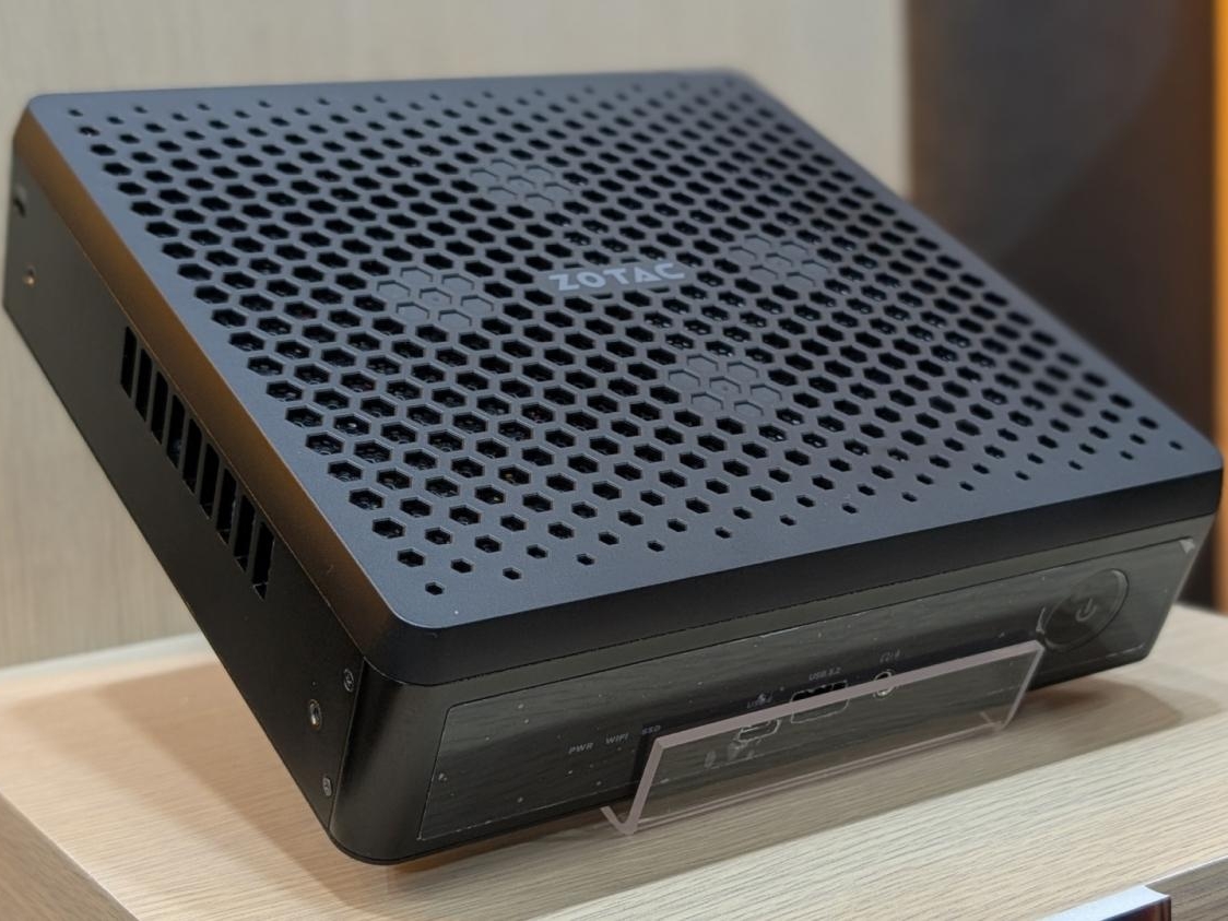 Zotac 小型PC ZBOX-ER51060　GTX1060/Win10 MAGNUS ONE ECM53060C (Windows 10) | ZOTAC