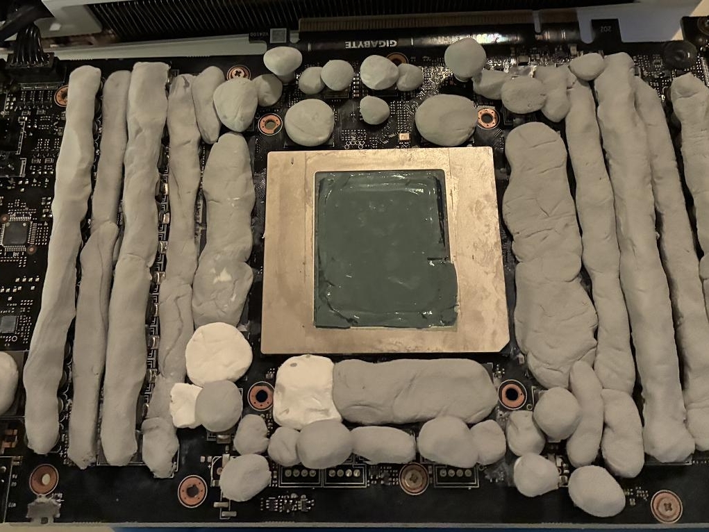 This shunt-modded air-cooled RTX 5090 smashes 3DMark records