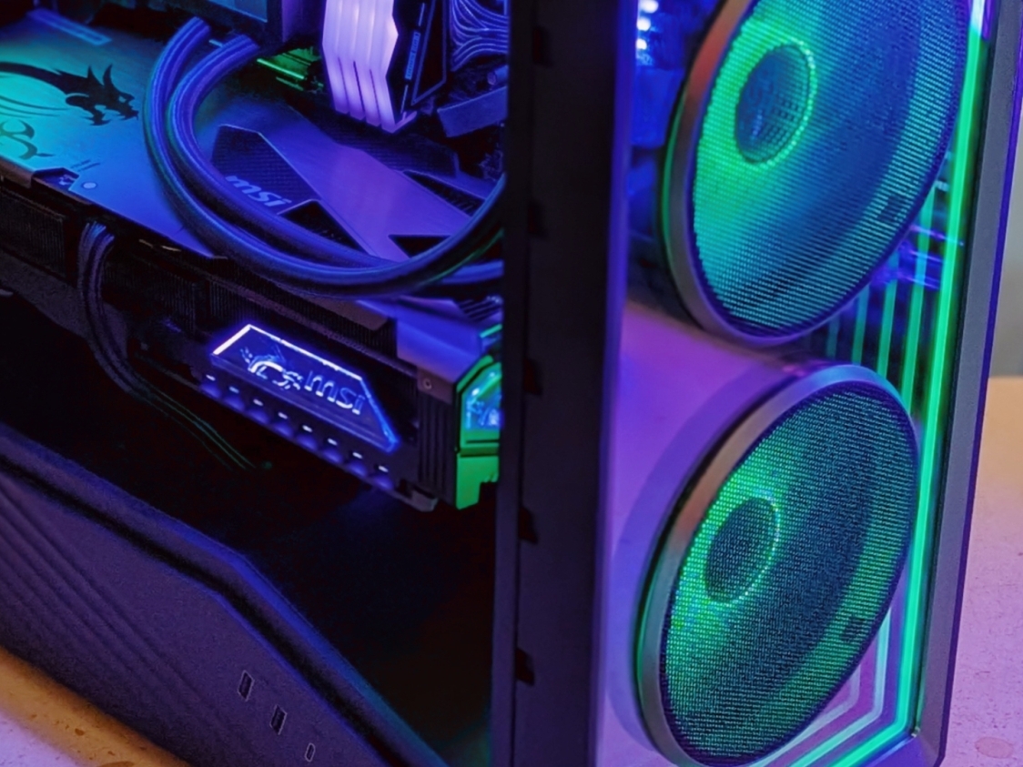 LIAN LI's new affordable compact case has an infinity mirror front