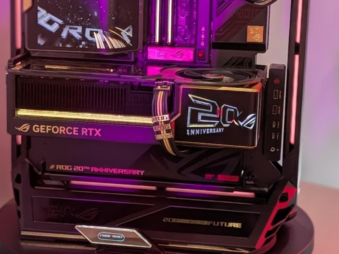 ASUS ROG Astral RTX 5090 インテリア ROG Astral GeForce RTX 5090 Edition 20 adds a curved AMOLED display