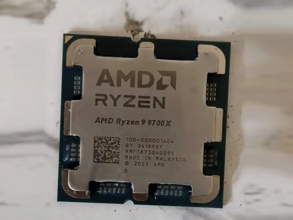 AMD Ryzen 9 9700X CPU 本体 AMD Ryzen™ 7 9700X