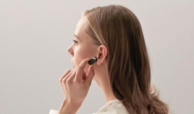 Sony's wireless earpiece lands in November as Xperia Ear