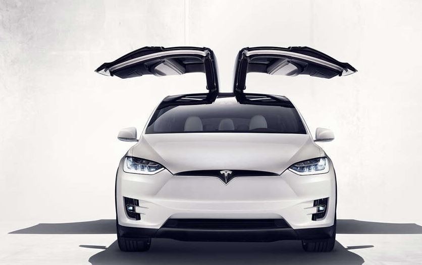 Tesla's Autopilot in action Saving from an accident