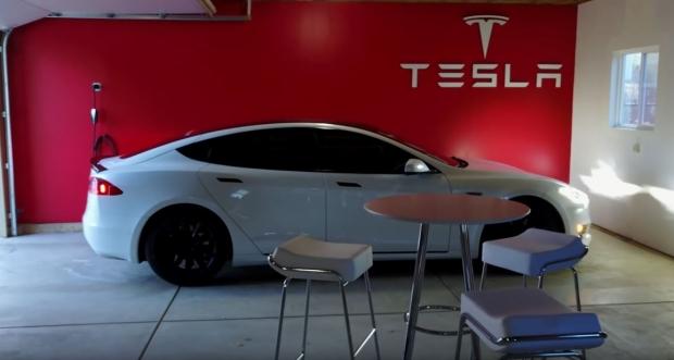 Model S owner turns his garage into a Tesla showroom | TweakTown.com