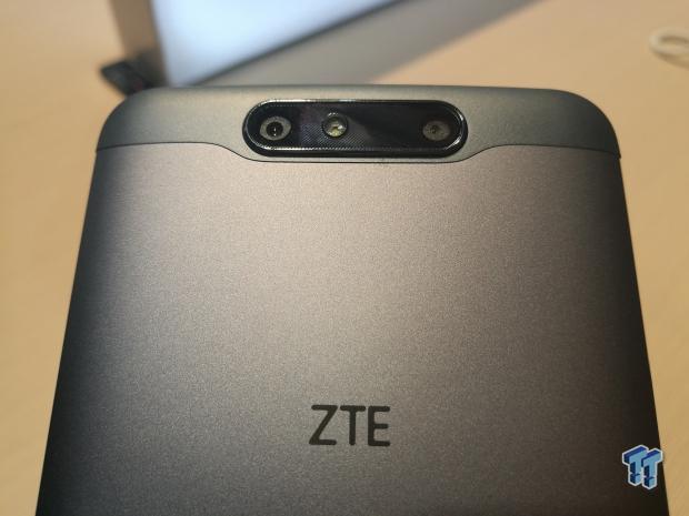 ZTE launches dual camera Blade V8 01