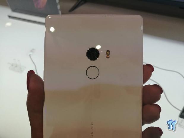 White Xiaomi Mi MIX will be available very soon 01