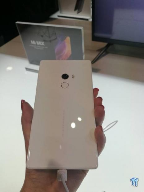White Xiaomi Mi MIX will be available very soon 03