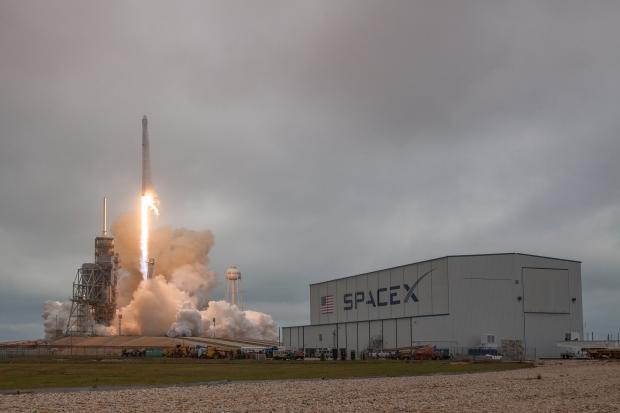 SpaceX successfully lands another Falcon 9 rocket 02