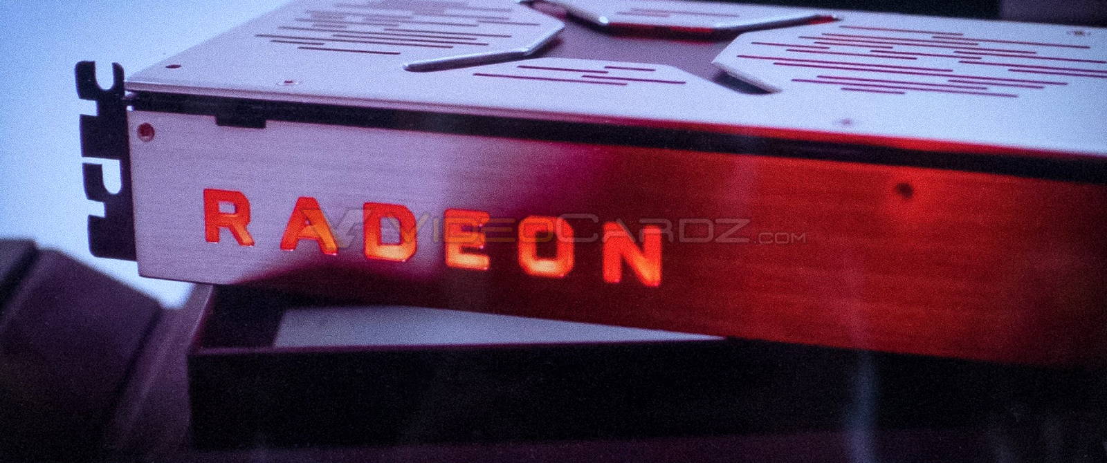 Open enlarged image AMD Radeon RX Vega detailed, the packaging looks AMAZING 07