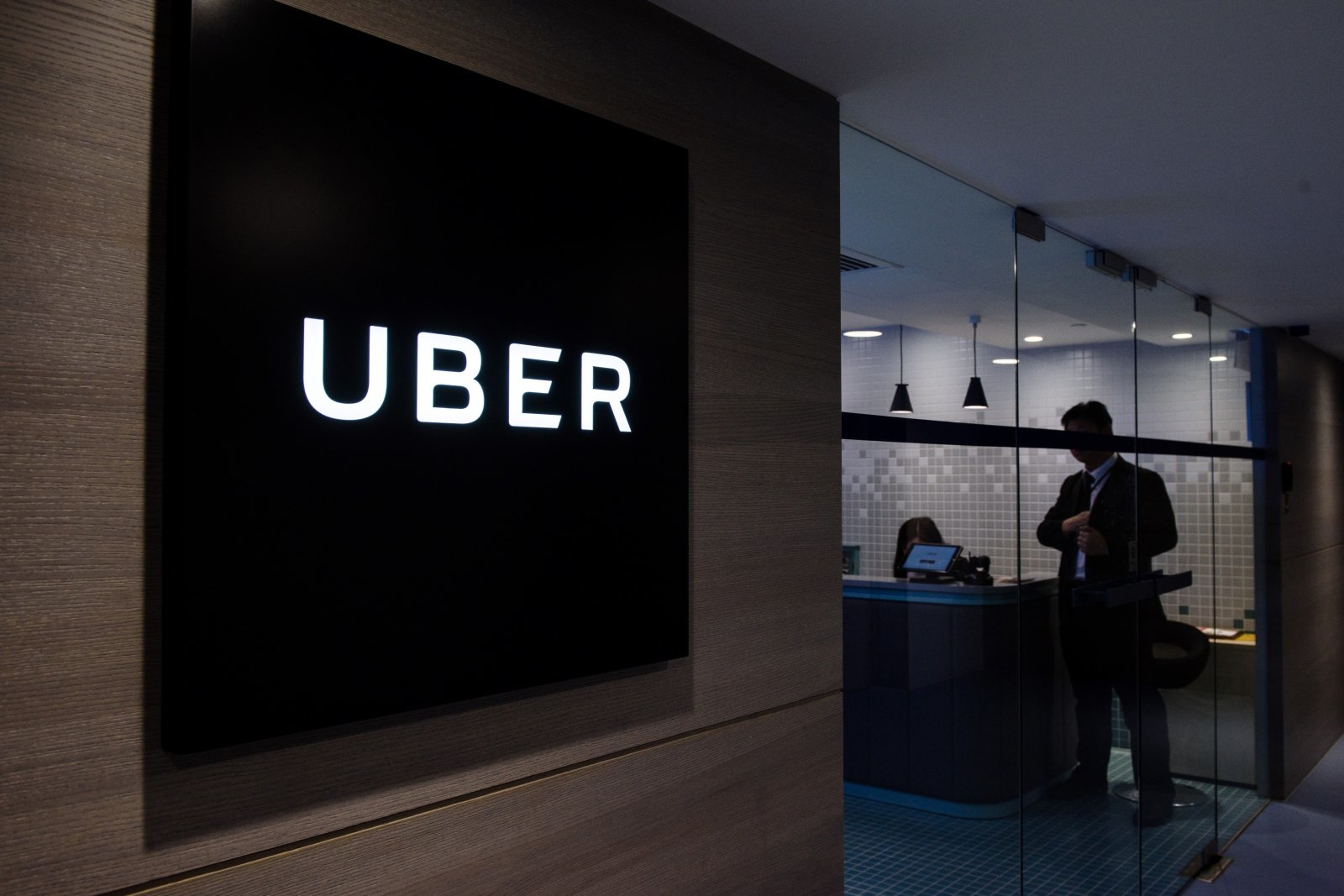 Open enlarged image Uber boss quits, jumps onto pile of ejecting executives | TweakTown.com