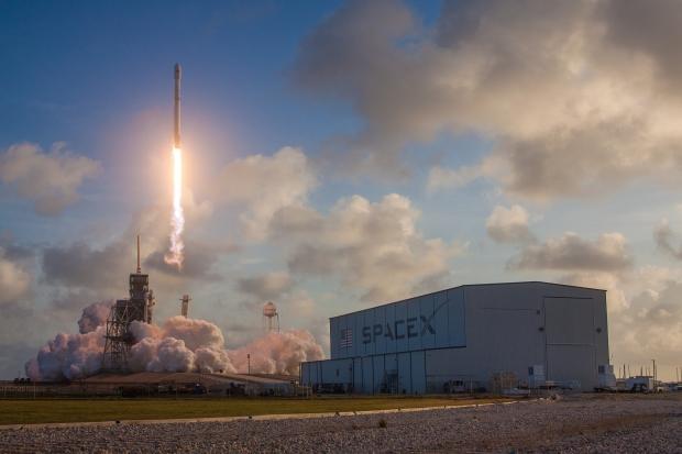 Check out SpaceX's latest launch photos and footage 06