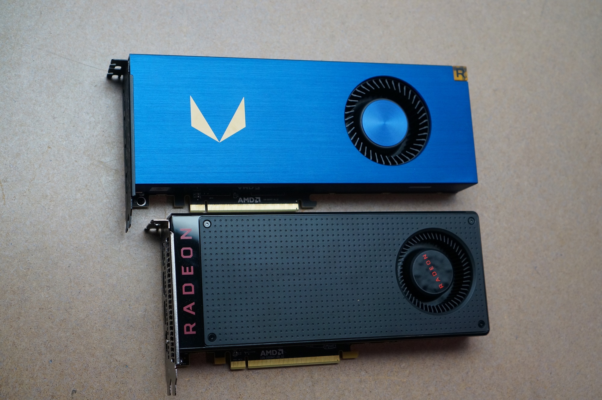 Open enlarged image AMD Radeon Vega Frontier Edition vs NVIDIA TITAN Xp 03