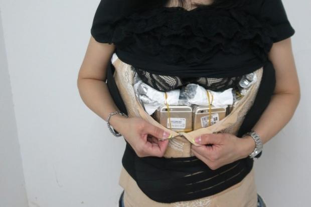 Woman caught smuggling 102 iPhones strapped to her body 02