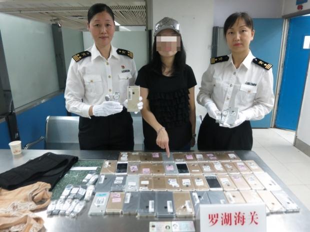 Woman caught smuggling 102 iPhones strapped to her body 04