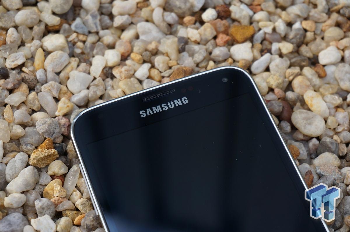 Open enlarged image Samsung announces foldable smartphones for 2018 | TweakTown.com