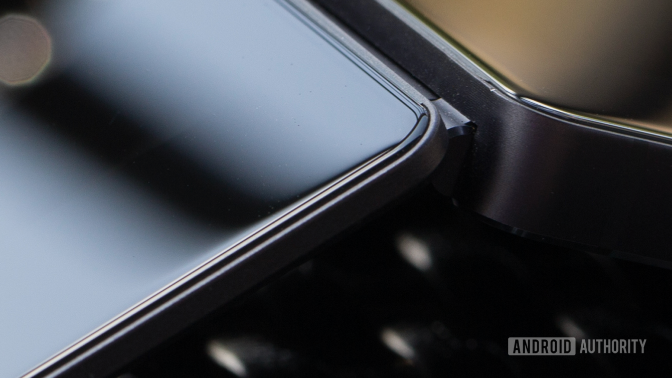 Open enlarged image ZTE's foldable smartphone could be the surprise of 2017 02