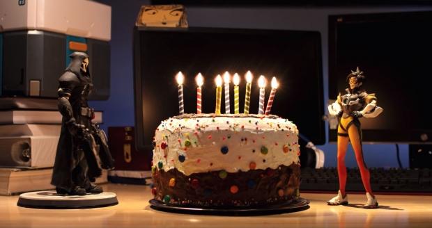 Open enlarged image Tracer bakes a cake to celebrate 2 years of Overwatch | TweakTown.com