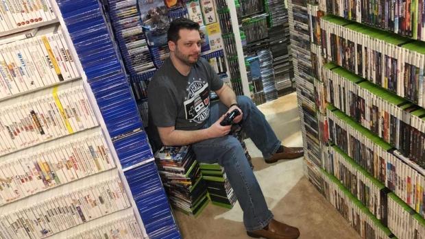Gamer shows off the world's largest video game collection | TweakTown.com