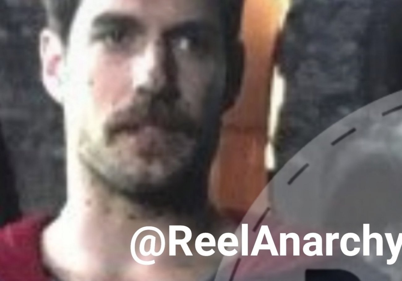 Henry Cavill's 'Stache Surfaces In Leaked JL Reshoot Photos