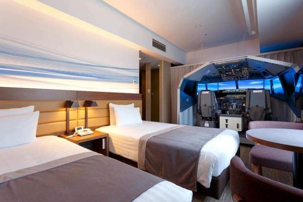 Only in Japan: Tokyo hotel builds FLIGHT SIMULATOR into room 07