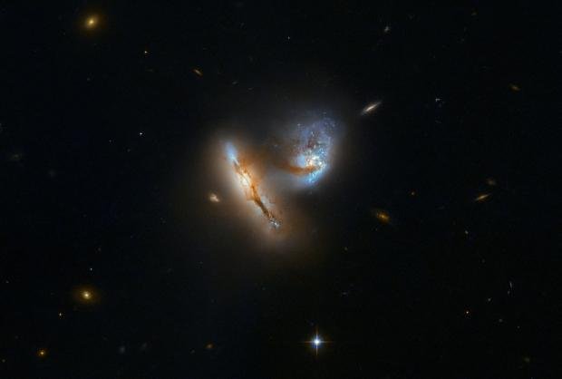 The Romeo and Juliet of Galaxies spotted by NASA's Hubble Telescope | TweakTown.com