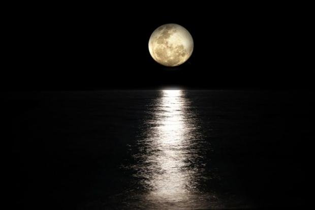 Is there a connection between full moons and an increase in crime?