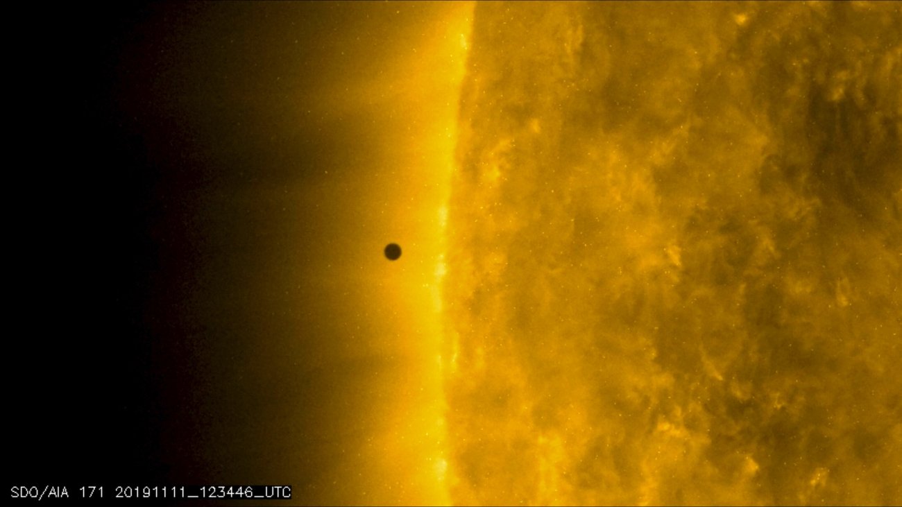 Mercury spotted passing between Sun & Earth in rare 30-year event