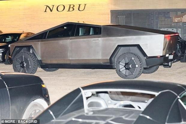 Open Gallery Elon Musk is driving Tesla's new Cybertruck prototype around LA 04