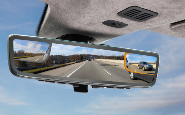 Aston Martin solves car blind spots with 3 rearview mirror video feeds | TweakTown.com