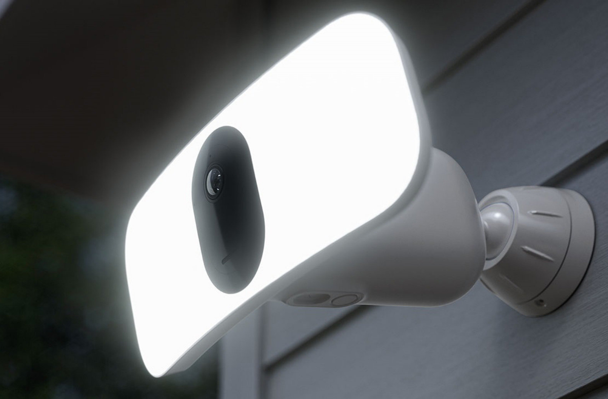 arlo-s-smart-security-light-helps-ward-off-nighttime-intruders