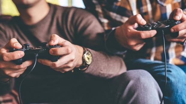 Gamers fined $3000 for playing video games during coronavirus lockdown 02