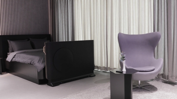 LG transparent OLED TV detailed: the future is at the end of your bed 04 LG transparent OLED TV detailed: the future is at the end of your bed 04