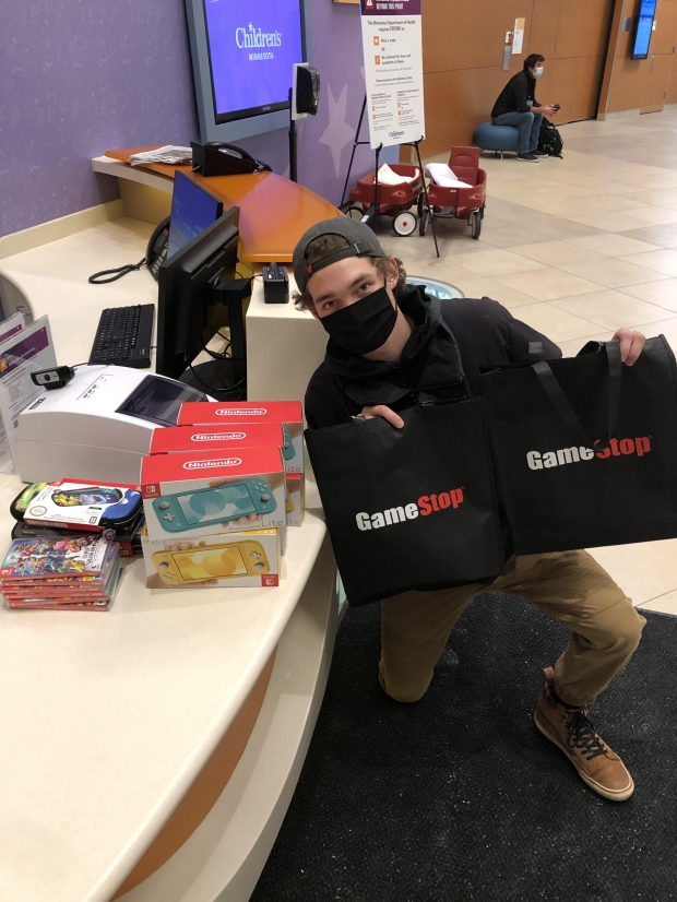 WallStreetBets user donates 6 x Nintendo Switches, games to a hospital 01