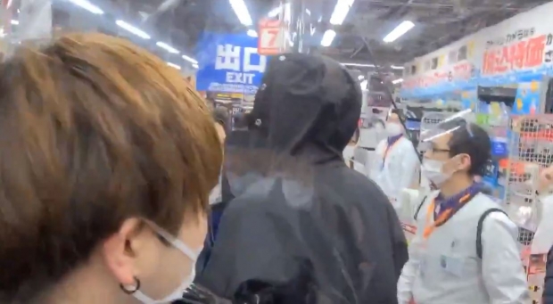 Crowd erupts into chaos from PlayStation 5 lottery 234