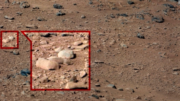 Imágenes extrañas de Marte que muestran signos de vida, ¿o nos llega Internet?  03 |  TweakTown.com