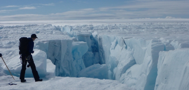 Hay 6 estructuras invisibles escondidas debajo de la capa de hielo en Groenlandia