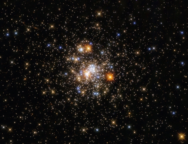 Hubble a capturé une superbe image d’un groupe d’étoiles de couleur bonbon