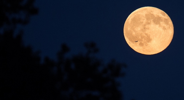 Most detailed image of the Moon ever, 1.4 billion pixels of eye-candy