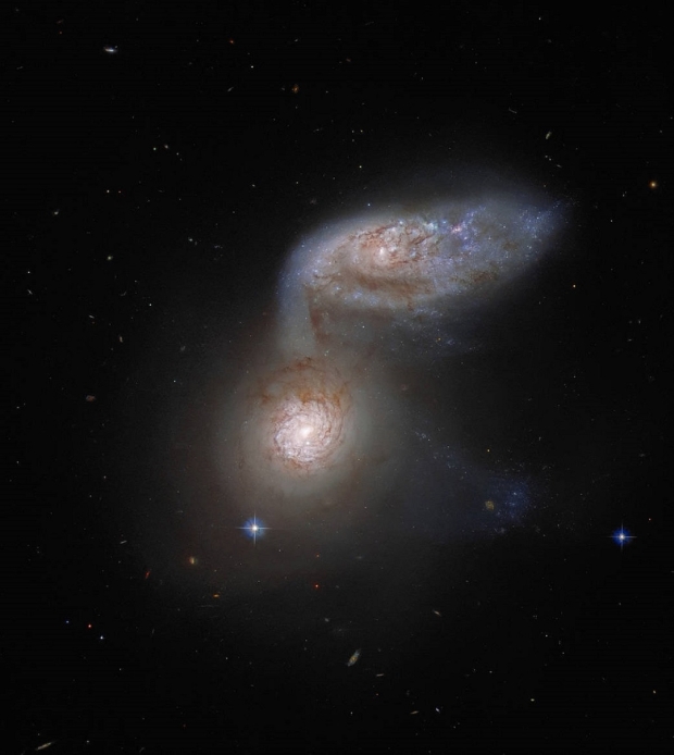 Hubble takes an image of a dangerous cosmic dance between two galaxies