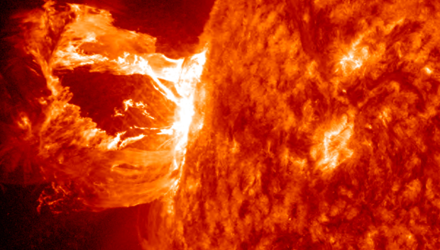 Open enlarged image Blast from the Sun hits Earth, photographer captures the aftermath