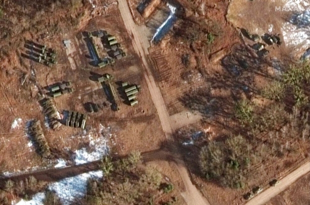 Satellites photograph Russia's military activity, sparking concern 05