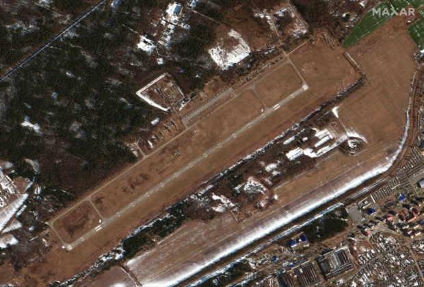 Satellites photograph Russia's military activity, sparking concern 11
