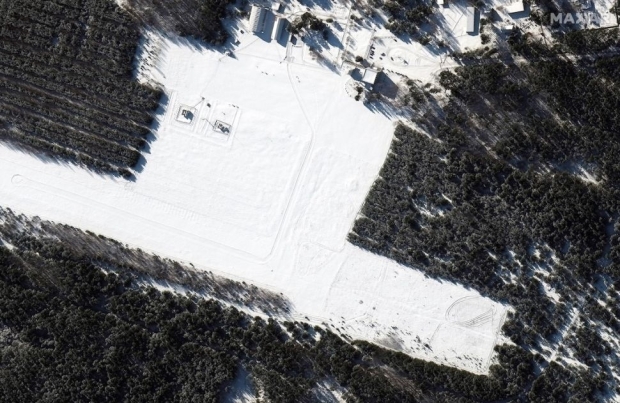 Satellites photograph Russia's military activity, sparking concern 14