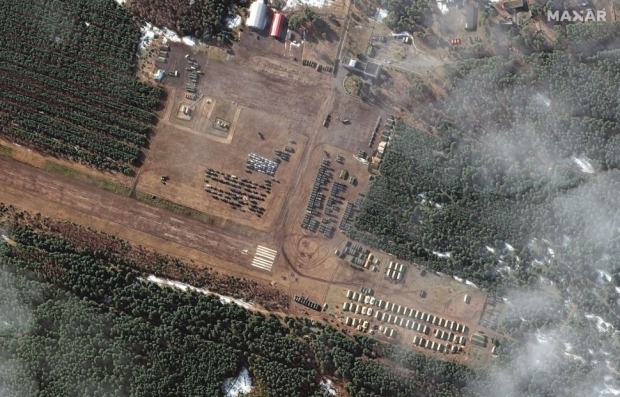Satellites photograph Russia's military activity, sparking concern 15