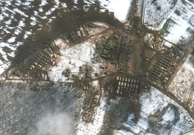 Satellites photograph Russia's military activity, sparking concern 17