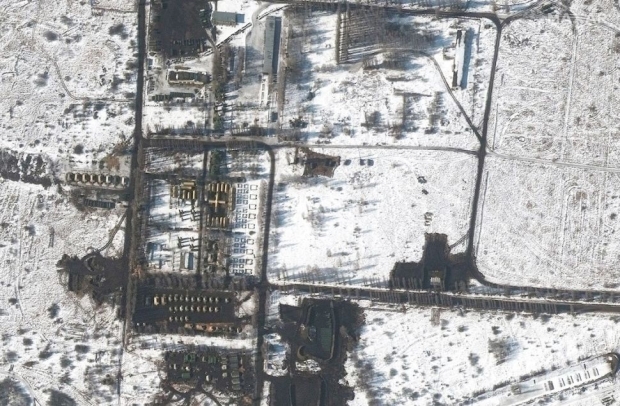 Satellites photograph Russia's military activity, sparking concern 20